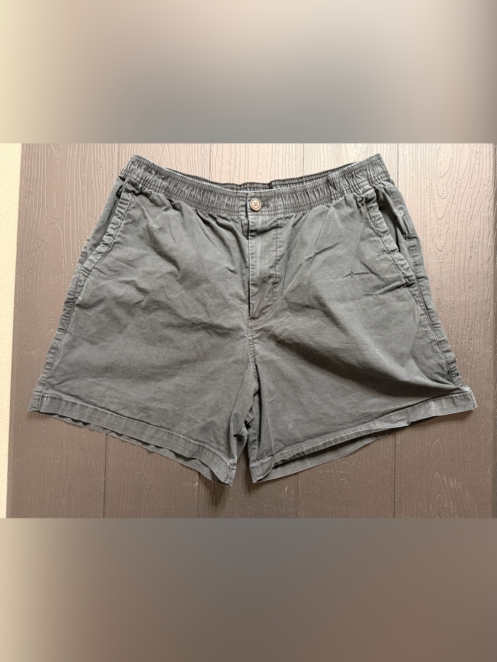 GAP Men's Charcoal Elastic-Waist Button-Front Shorts